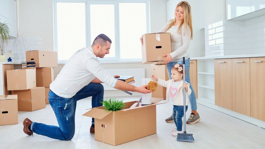happy family moving in an apartments with no credit check